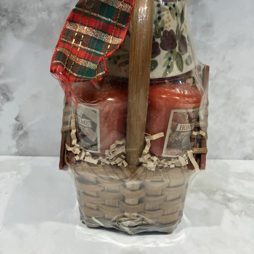 Yankee Candle Gift Set Home Sweet Home Votive Ceramic Lamp Shade Basket